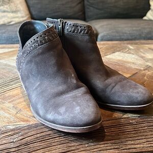 Vince Camuto booties size 9
